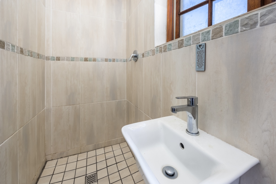 5 Bedroom Property for Sale in Graanendal Western Cape